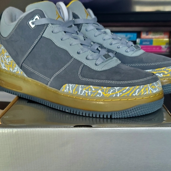 JORDAN AJF 3 "FLINT GRAY VARSITY MAIZE" SIZE 13 323626-071 - Picture 2 of 13